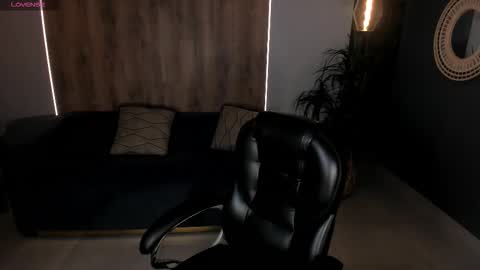 Madeline online show from December 18, 8:08 am