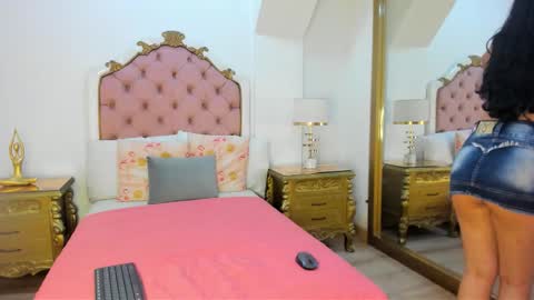 madelyn walker  online show from January 13, 11:47 am