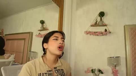 madhison_5 online show from March 4, 12:23 pm