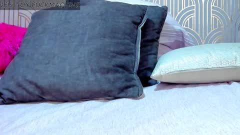 Snapshot of madison_milan chatting on December 19, 6:34 am online show from December 19, 6:34 am