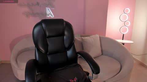 Maddi Collins online show from December 21, 5:17 pm