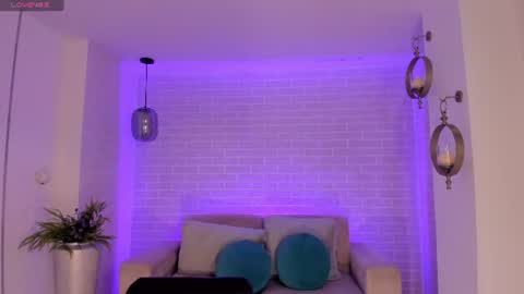 Maddi Collins online show from July 10, 11:21 am