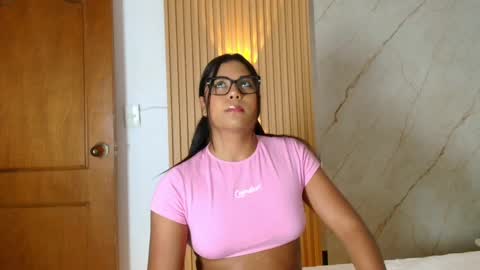 Snapshot of madissonqueen_ chatting on September 23, 1:59 am   online show from September 23, 1:59 am