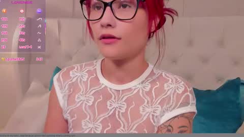 Mae Lyra online show from February 11, 10:11 pm