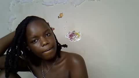 Maee online show from December 4, 7:14 pm