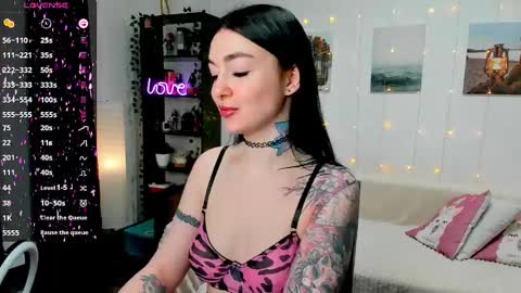 Snapshot of magic_alie chatting on February 6, 8:23 pm Magic Allie online show from February 6, 8:23 pm