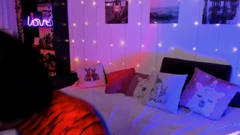 Snapshot of magic_alie chatting on September 25, 7:45 pm Magic Allie online show from September 25, 7:45 pm