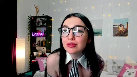 Snapshot of magic_alie chatting on February 19, 8:31 pm Magic Allie online show from February 19, 8:31 pm