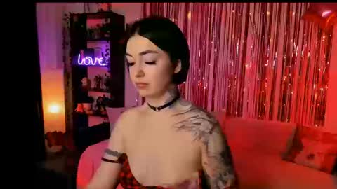 Snapshot of magic_alie chatting on October 18, 7:48 pm Magic Allie online show from October 18, 7:48 pm