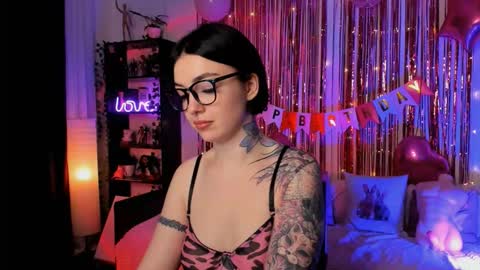 Snapshot of magic_alie chatting on October 4, 8:02 pm Magic Allie online show from October 4, 8:02 pm