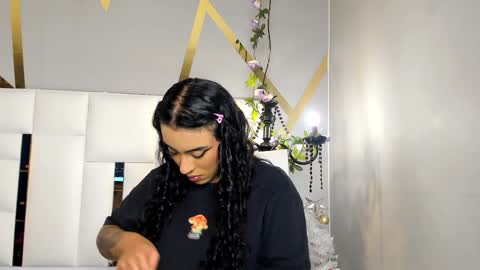 Snapshot of magic_marg chatting on December 12, 8:43 pm Marge online show from December 12, 8:43 pm