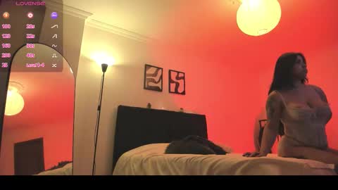 maite_evanss_ online show from March 19, 2:38 am