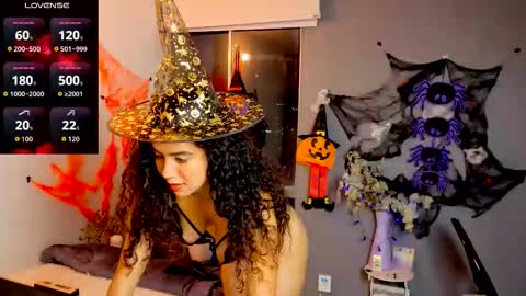 Snapshot of maithe_perroni chatting on October 30, 11:28 pm   Lauu online show from October 30, 11:28 pm