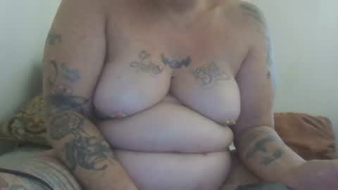 Snapshot of make_me_cum_69x chatting on October 24, 2:02 pm make_me_cum_69x online show from October 24, 2:02 pm