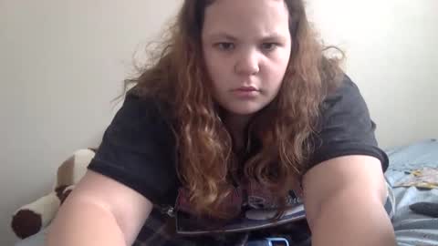 Snapshot of makemesquirt06 chatting on October 24, 6:15 pm makemesquirt06 online show from October 24, 6:15 pm