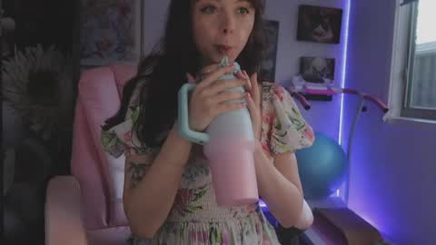 MakiyahBelle online show from April 24, 7:22 am