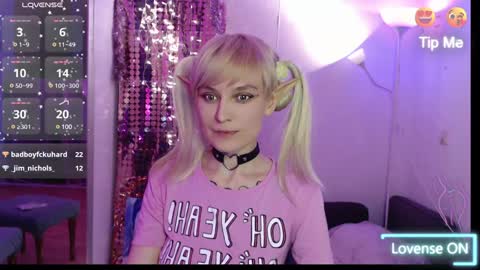 Snapshot of mali_sia chatting on December 21, 12:31 am Mischelle online show from December 21, 12:31 am