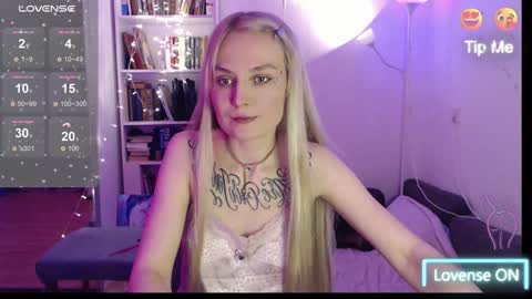 Snapshot of mali_sia chatting on January 28, 11:17 pm Mischelle online show from January 28, 11:17 pm