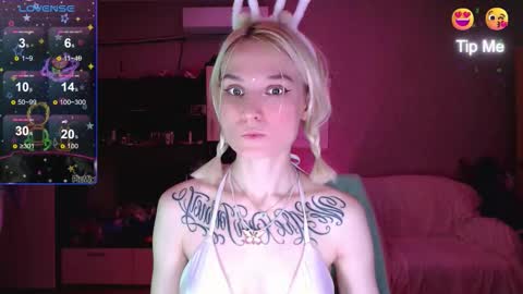 Snapshot of mali_sia chatting on October 6, 1:33 am Mischelle online show from October 6, 1:33 am