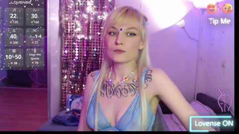 Snapshot of mali_sia chatting on December 27, 1:43 am Mischelle online show from December 27, 1:43 am