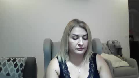 malorine online show from November 24, 8:55 pm