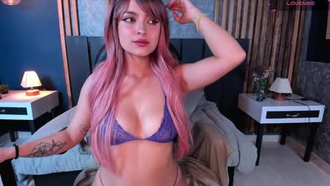 Snapshot of mandy_collins_ chatting on January 4, 12:59 pm Mandy online show from January 4, 12:59 pm