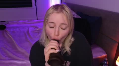 margot_robbie7 online show from April 9, 1:41 am