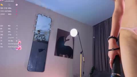 My name is Molly this is my first day online show from January 5, 5:27 pm