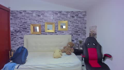 Mariana online show from December 4, 8:40 pm