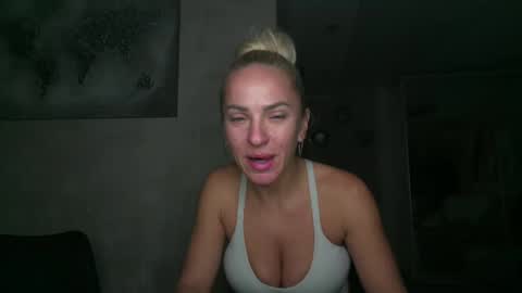 Snapshot of marianna1977 chatting on October 23, 6:58 pm marianna1977 online show from October 23, 6:58 pm