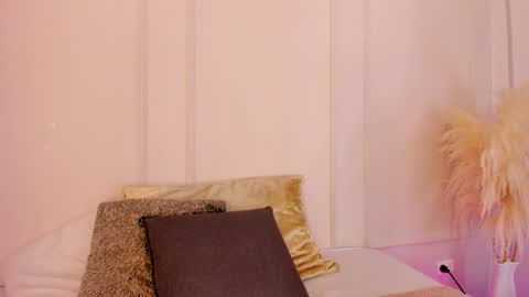 Maria Pettit online show from February 19, 11:43 am