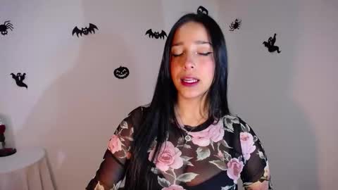 Nicolle online show from October 30, 1:30 am