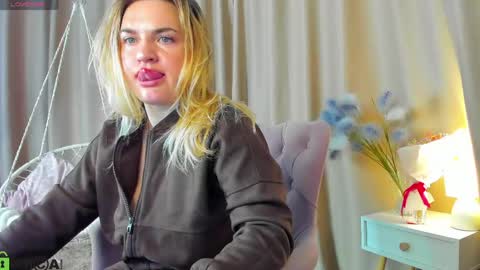 Mariel online show from April 20, 1:19 am