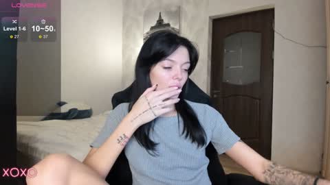 Snapshot of mariella__adams chatting on December 18, 3:55 pm Maria  online show from December 18, 3:55 pm