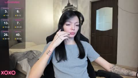 Snapshot of mariella__adams chatting on December 29, 5:54 pm Maria  online show from December 29, 5:54 pm