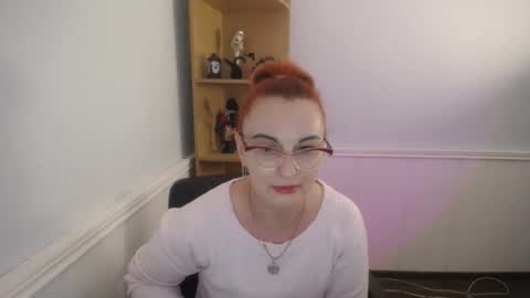 marrilove_ online show from April 2, 8:01 am