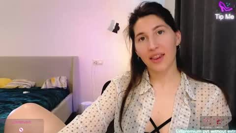 marrycolins online show from March 7, 7:04 am