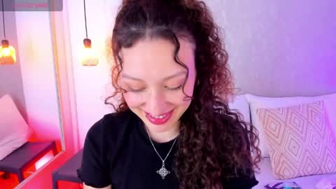 mari online show from April 21, 1:42 am