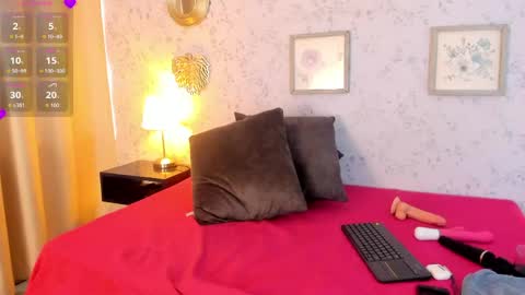 Martina Caicedo online show from May 11, 2:45 pm
