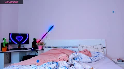 Snapshot of mary_marlow chatting on January 29, 12:01 am Mary online show from January 29, 12:01 am