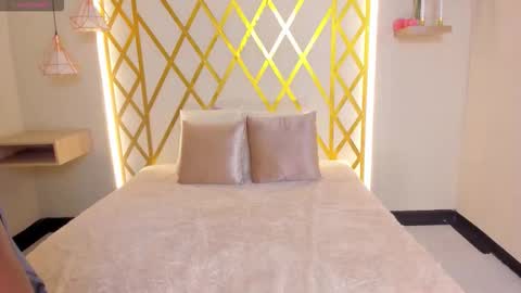   online show from February 3, 1:16 pm