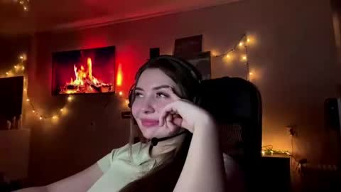 Annie online show from April 21, 6:15 pm