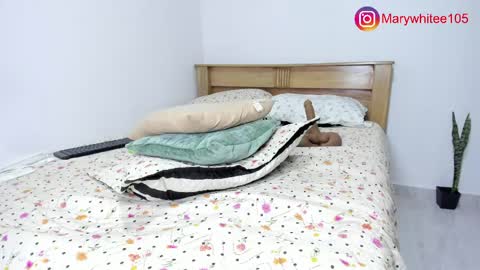 Mary  online show from April 18, 7:58 pm