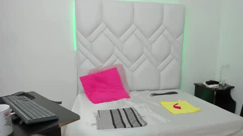 ISABEL online show from February 21, 9:32 pm