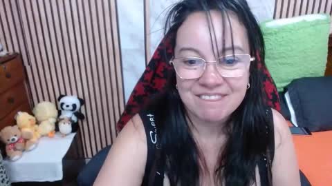 Snapshot of mature_wolf chatting on October 4, 8:46 pm Sonia online show from October 4, 8:46 pm