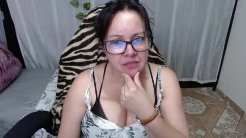 Snapshot of mature_wolf chatting on February 5, 10:12 pm Sonia online show from February 5, 10:12 pm