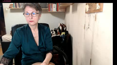 maturekate online show from October 27, 7:15 am