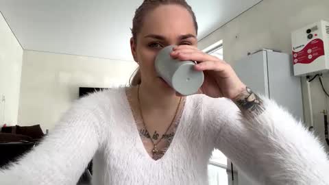 Maya online show from January 17, 10:45 am