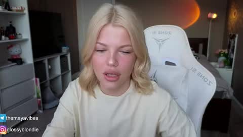 Maya online show from April 19, 3:28 am