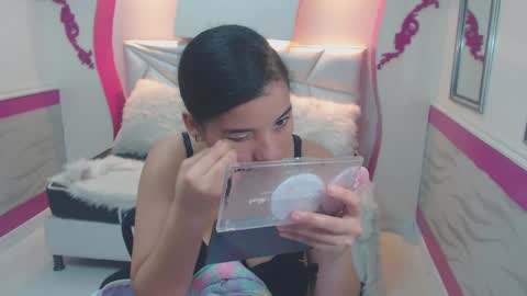 Snapshot of mayaa_ross chatting on December 19, 2:35 pm Maya online show from December 19, 2:35 pm